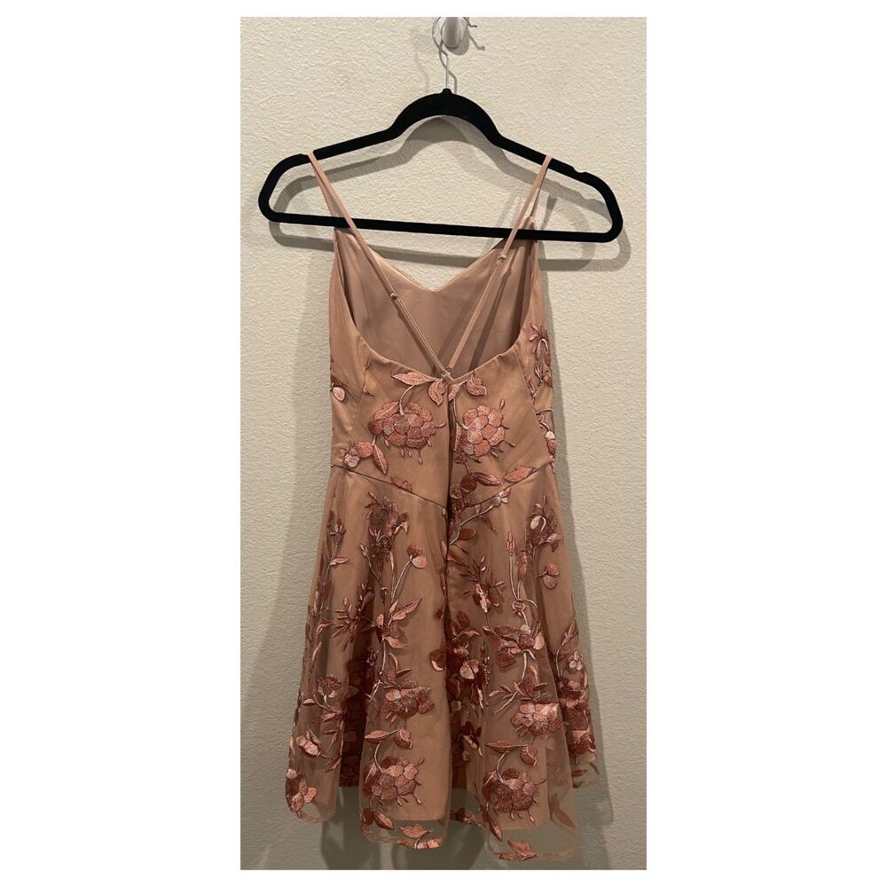 TWO SISTERS V-Neck Embroidery Floral Spaghetti Straps Dusty Pink Mini Dress - Picture 6 of 7